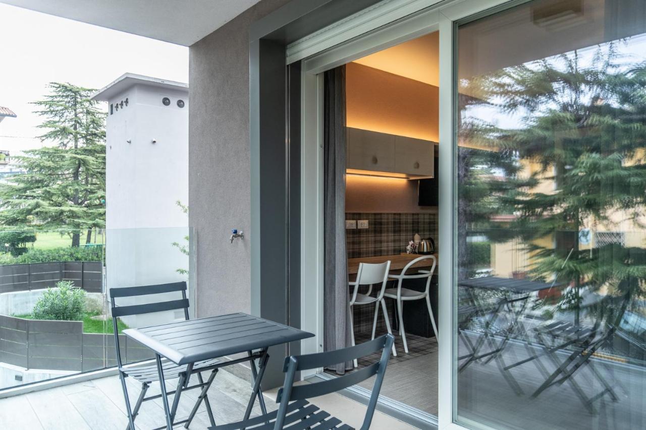 Sei Garda Apartments เปสเคียรา เดล การ์ดา ภายนอก รูปภาพ