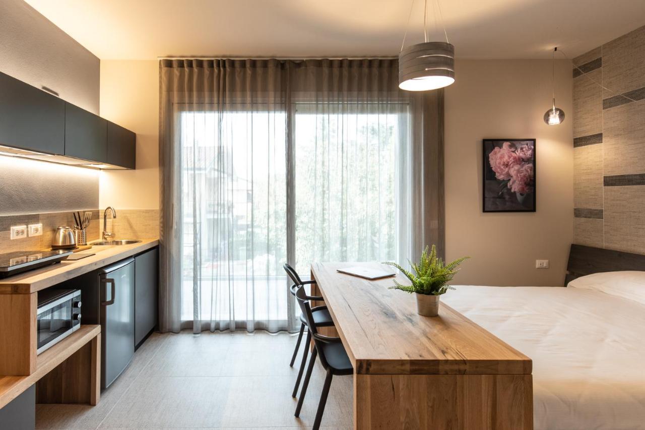 Sei Garda Apartments เปสเคียรา เดล การ์ดา ภายนอก รูปภาพ